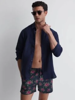 Reiss Black/Red Moorise Vilebrequin Turtle Print Swim Shorts -Reiss 706 193s5